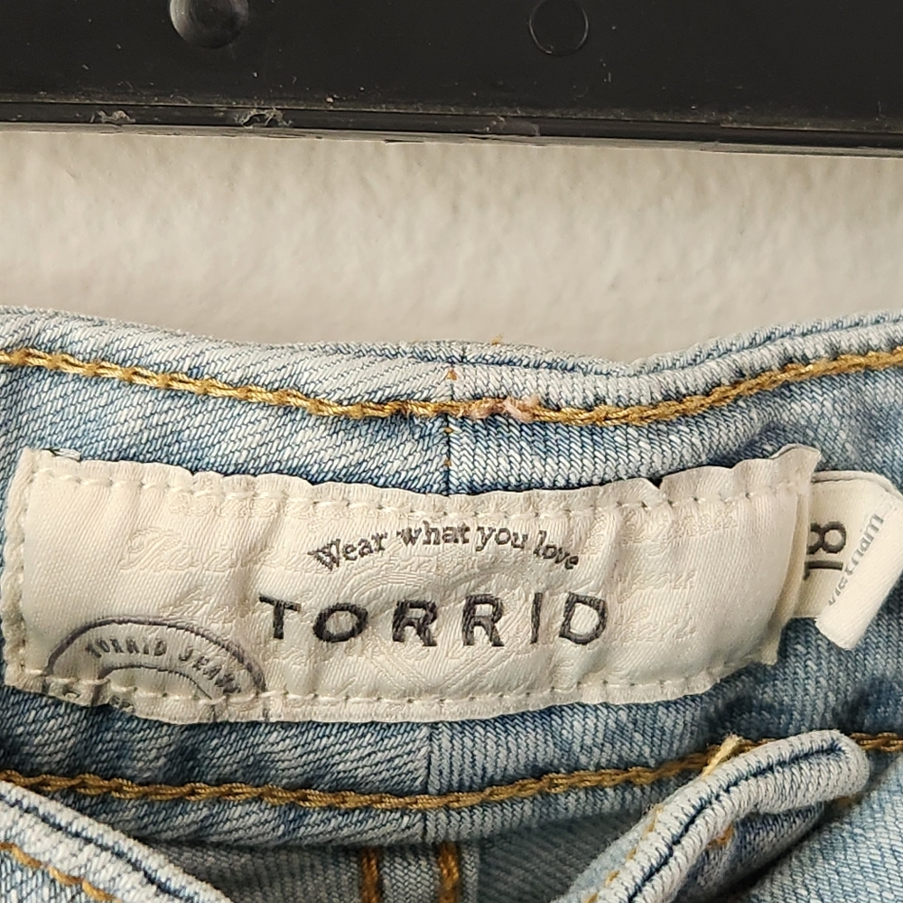 Torrid Women's Shorts 3.5" Light Wash Blue Size 18 - Picture 2 of 7